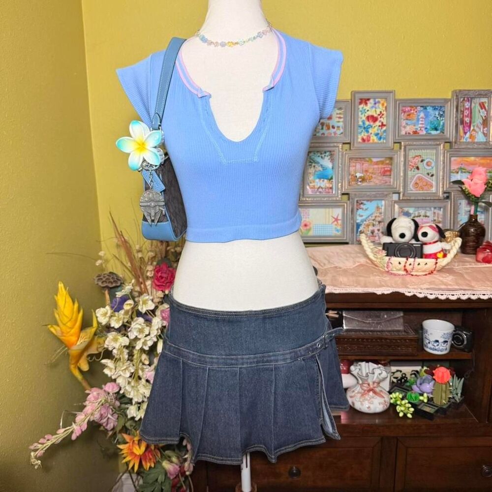 Out From Under Blue Ribbed U Neck Top Women’s Basic Stretch Tee